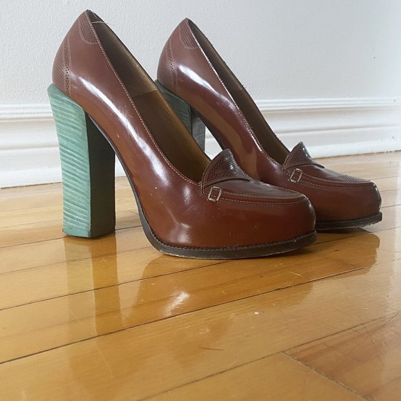 a pair of high-heeled brown Fendi Escarpin - Picture 3 of 11